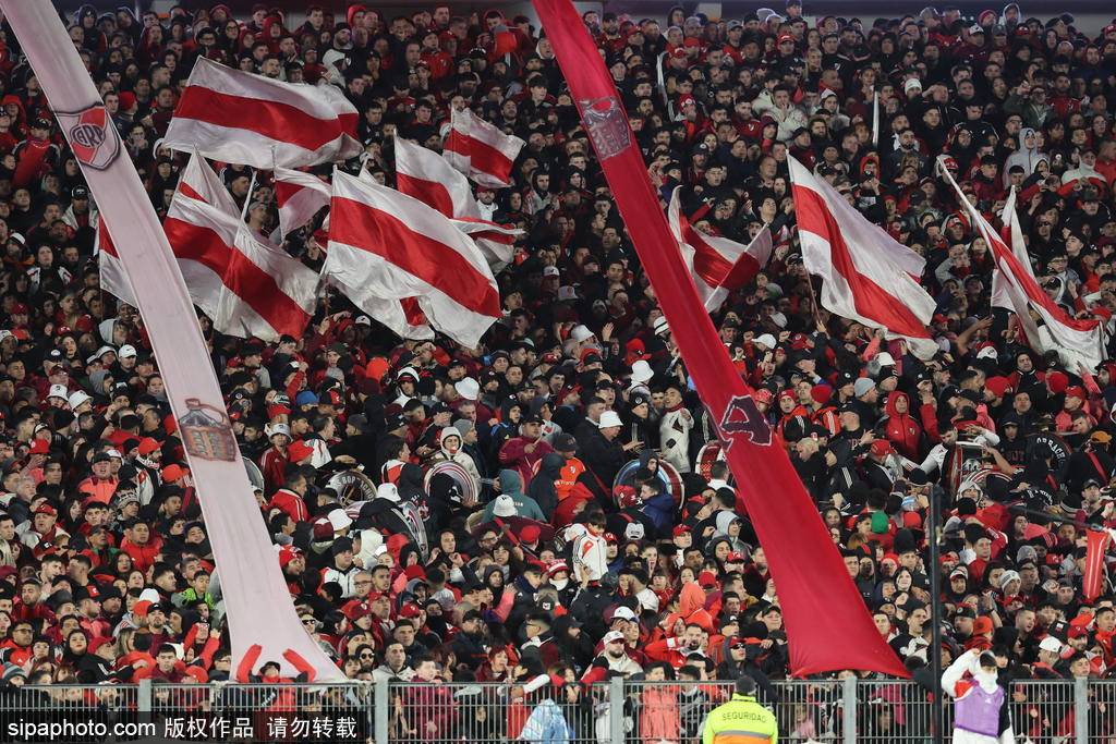 AYX SPORTS官网穆古鲁扎意外战胜皇家马德里，领先优势明显引爆全场！引发球迷热议的简单介绍