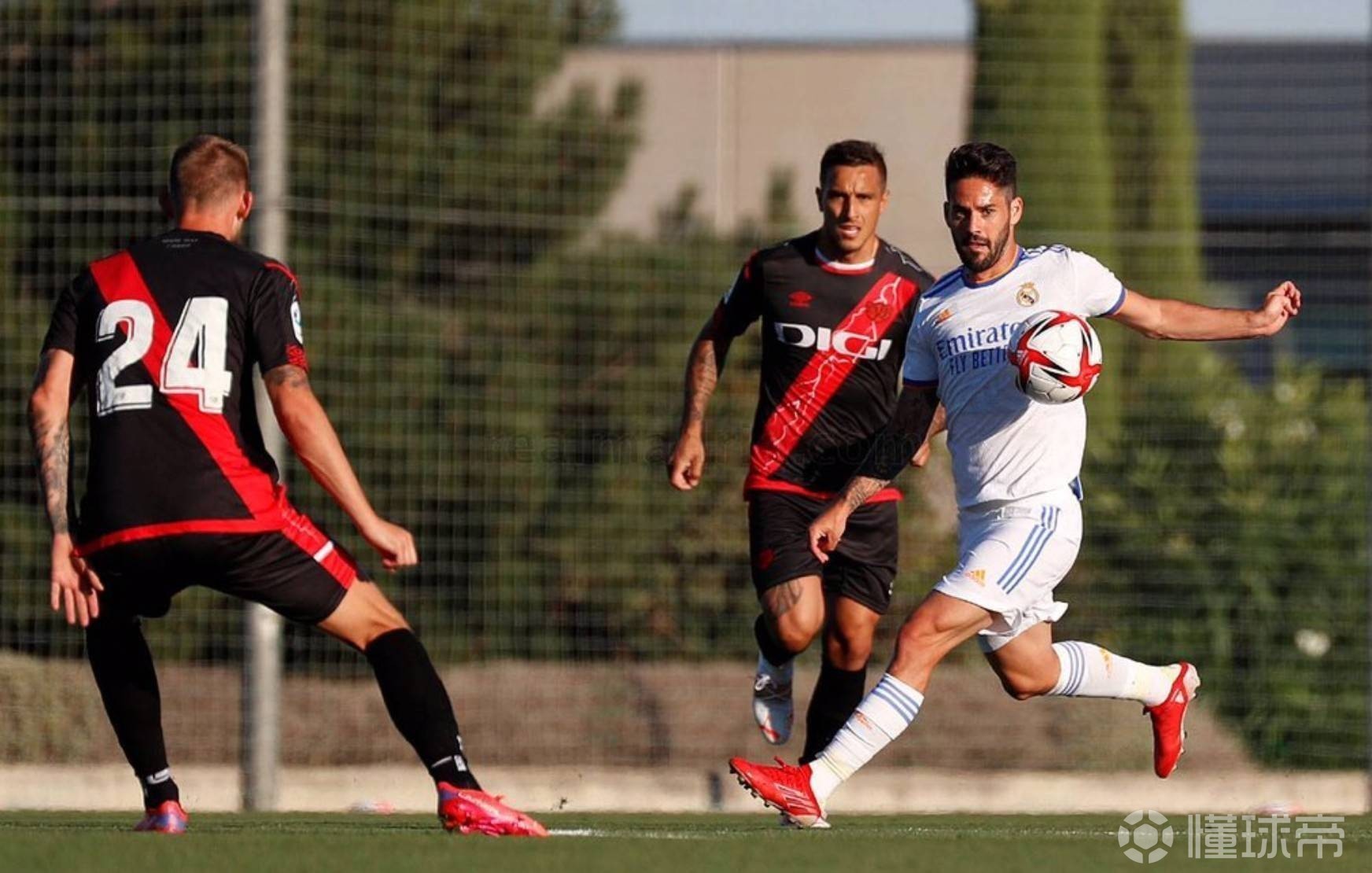 法兰克福训练开放日,国际比赛日绝杀压哨引欢呼,意大利杯在即,赛程密集仍需轮换的简单介绍 法兰克福训练开放日,国际比赛日绝杀压哨引欢呼,意大利杯在即,赛程密集仍需轮换的简单介绍