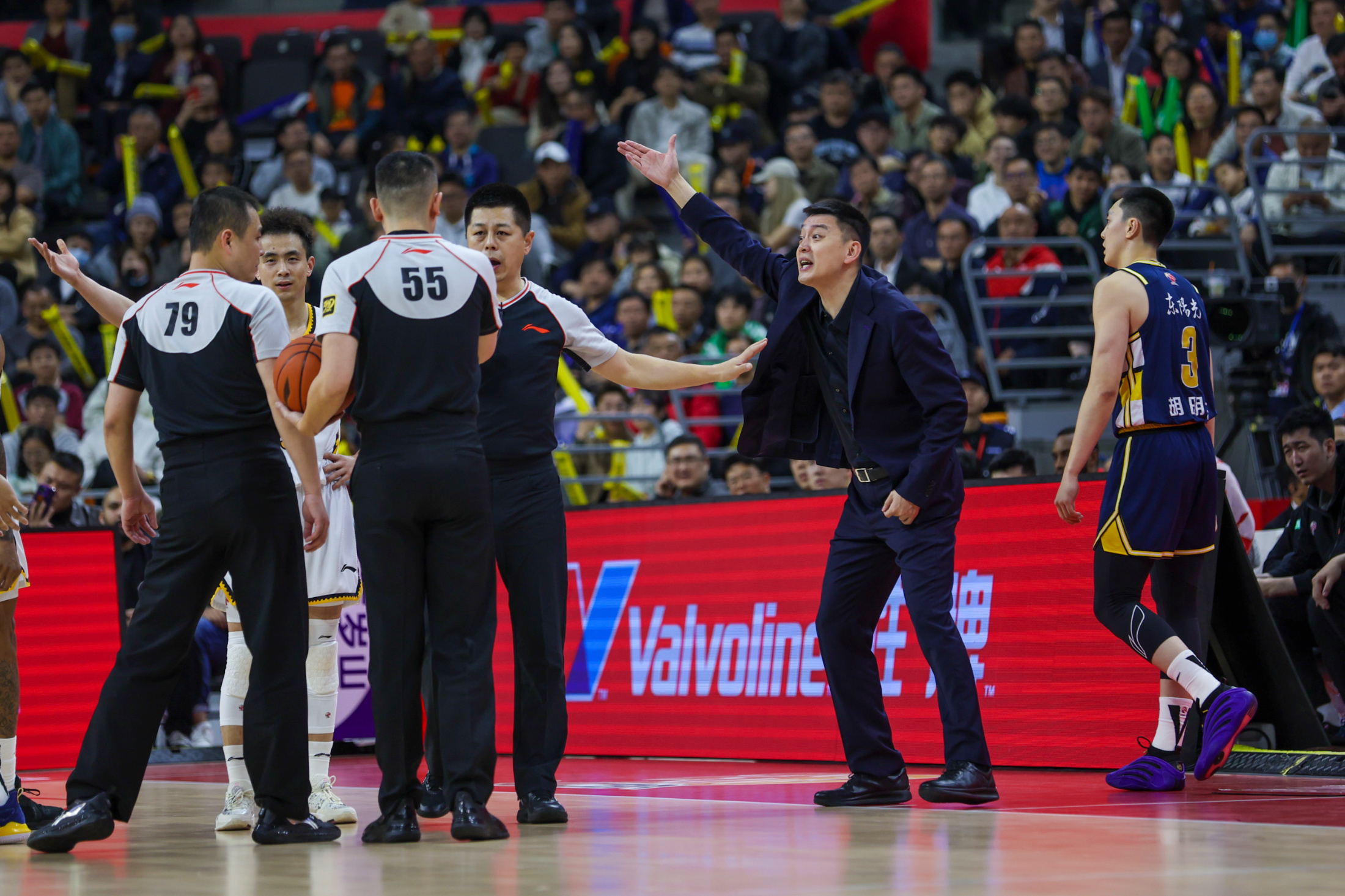 ayx体育登录入口赛地聚焦——CBA常规赛今晚热度飙升，上海久事强势反弹，态度坚定，阵容厚度经受考验的简单介绍